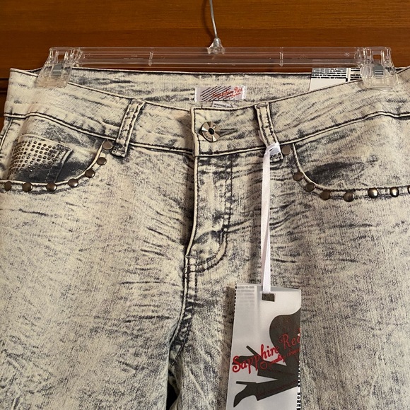 New with tags light stonewashed Sapphire red straight leg jeans with studs - Picture 2 of 14